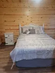 Petite Piney Paradise in Texarkana, AR.New Cabin, Secluded, Cozy and Relaxing