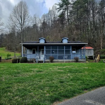 Private Riverfront Cabin