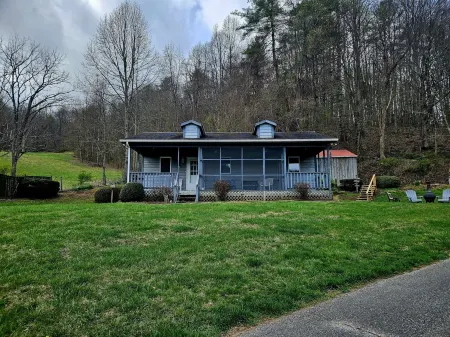 Private Riverfront Cabin