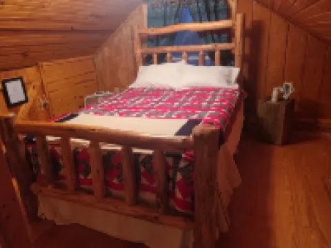 Cozy 2-bedroom country side cabin. Minutes from Patoka Lake. Pet friendly.