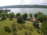 Updated Open Plan - Keuka Lakefront Home 4BR & 157' private beach Hotels in Barrington