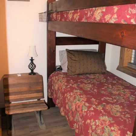 BaseCamp - Rustic Cottage in Collbran