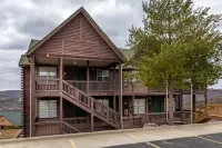 Lake Shore Views: WALK IN UNIT, Sleeps 9, Lake Views, next to Silver Dollar City