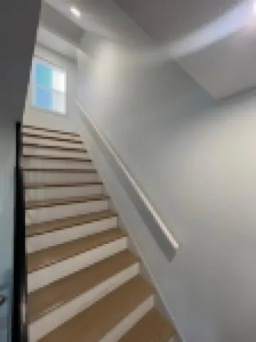 Relax with family or friends to this elegant apartment in the heart of Waltham