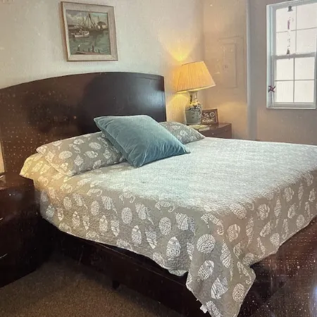 Sailor's Choice - NON SMOKING Apartment in Downtown Cedar Key with Gulf Views!