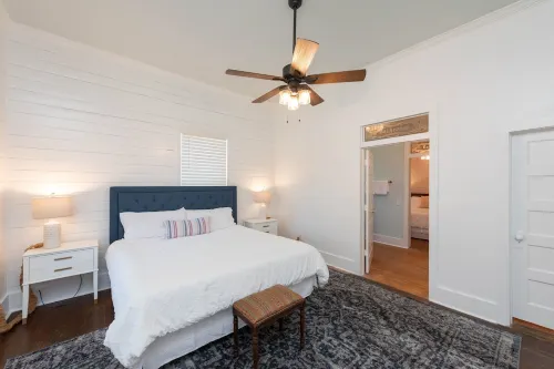 Charming 3-bedroom house with AC and WiFi in fabulous Luling