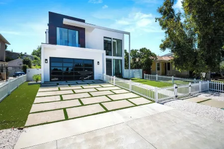 The Modern Serenity Retreat