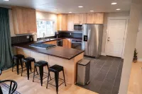 CLEAN, easy checkout. Close to downtown Bozeman, hiking, skiing, and MSU. - 4-Star