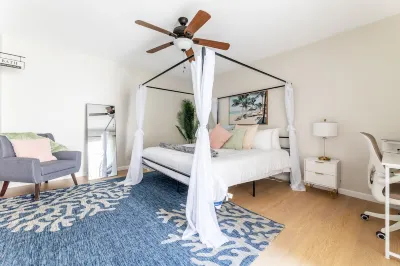 NEW Ocean Eyes/3 Blocks to Beach/Backyard Oasis/Massage Chair/Bikes/lLaundry