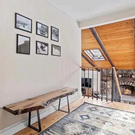 Cozy Private Chalet-Close to Skiing with Hot Tub-Pet Friendly