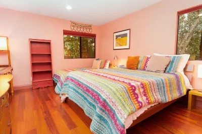 Quiet and Tranquil Vacation Getaway w/ Yoga Room. Close to Theme Parks/LegoLand.