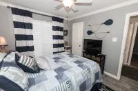 Beautiful Gated Waterfront Condo in Heart of Horseshoe Bay,  Boat Docks and WIFI