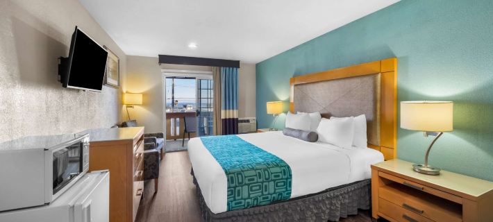 Howard Johnson by Wyndham Santa Cruz Beach Boardwalk Hotels in Santa Cruz