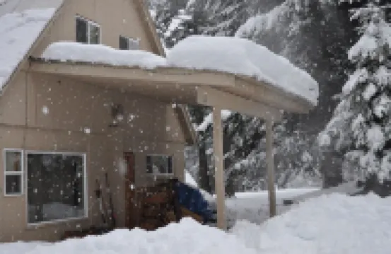 5 Bedroom House Sleeps 20 - Year round access!!