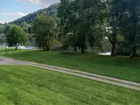3 Story House on New River Hotels in Grayson County
