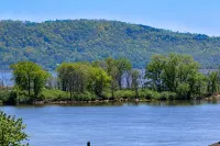 Riverview Getaways (only 13 miles to La Crosse WI or Iowa border)