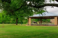 BCS Back Forty- fully stocked home & great yard—close to A&M, great food & fun.