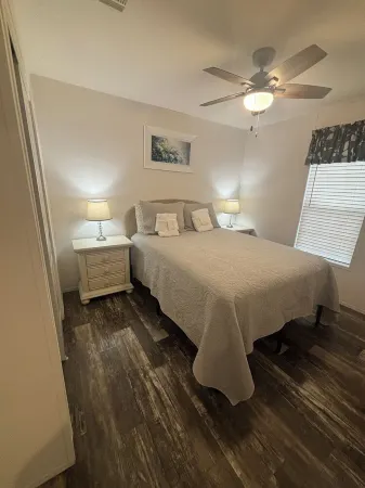 Cozy 3 Bd New Home in Tranquil Apalachicola Call for Weekly Specials Отели рядом с достопримечательностью «Парк Сифуд Ландинг»