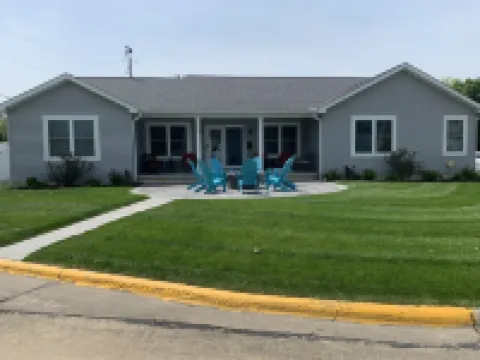 OLD HOMESTEAD #1- STUNNING LAKE VIEWS! STEPS FROM LAKE ERIE!