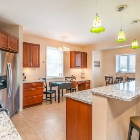 Hidden Emerald open floor plan/ Remodeled Apartment