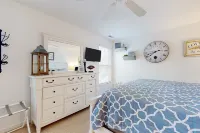 5 minutes from the Beach, Free Daily Activities, Bikes, Grill, Pool, Chairs