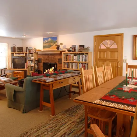 Dog-Friendly Fishing/Ski Log Home by River/Mountain – a Feeling of Old Ketchum