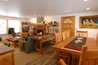 Dog-Friendly Fishing/Ski Log Home by River/Mountain – a Feeling of Old Ketchum