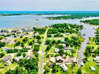 Coastal Cottage on the Water with Dock Hotels in Stump Sound