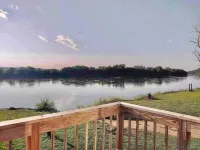 Riverfront Cabin w/ Jacuzzi View
