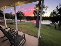 Lakeside Runway Retreat, waterfront kayaks, luxury in the country