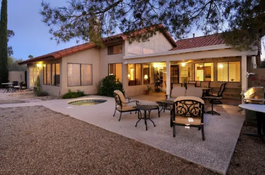 PRIVATE CONTEMPORARY HOME WITH BREATHTAKING MOUNTAIN VIEWS