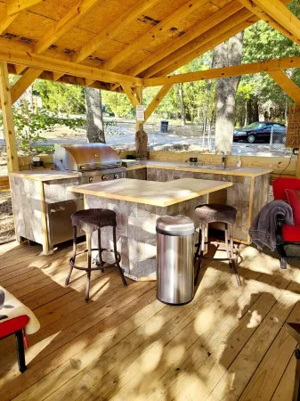 Beautiful Cabin for Two on Cedar Creek Lake