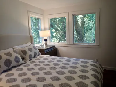 Gorgeous 2Bd + Loft with Deck and Gardens. Soaring 20 ft ceilings, huge windows!