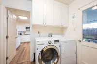 Large home close to Downtown, Hiking, CalPoly, Beaches, Wineries, Shopping