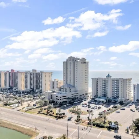 Luxe 4BR Beachfront Condo, Insane Gulf Views, Infinity Pool, Indoor Pool/Hot Tub