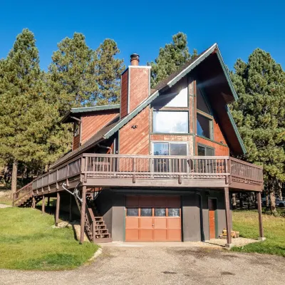 Escape to the Mountains- Perfect for your Golf or Mountain Biking Getaway