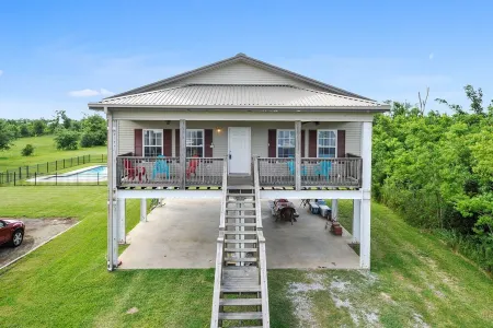 Beachfront cottage with pool perfect for families