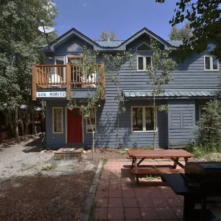 Bright w/ High Ceilings & Deck - 2 Blocks from Elk in Quiet Corner of Town w/EV!