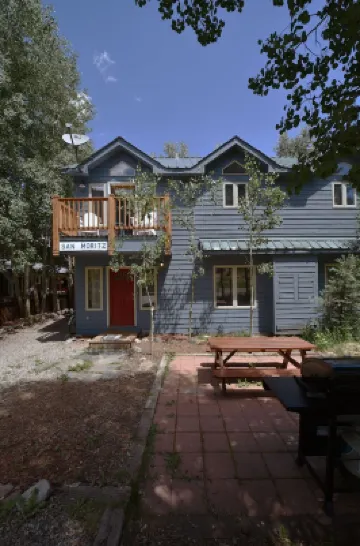 Bright w/ High Ceilings & Deck - 2 Blocks from Elk in Quiet Corner of Town w/EV!