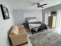 beautiful home on a 3 acre lake with security Hotels in Clewiston