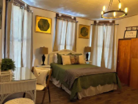 Under Renovation for an Even Bigger  & Better Experience! We’re so Excited! 帕克縣酒店