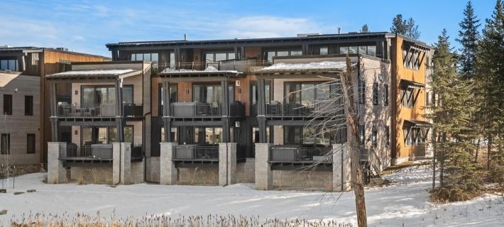 New High-End 2282 sf Condo Slps 10Pvt Hot Tub Walk 2Town Mtn Views 30 Min to Gnp Hotels in Whitefish