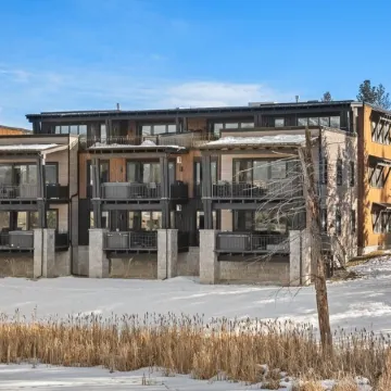 New High-End 2282 sf Condo Slps 10Pvt Hot Tub Walk 2Town Mtn Views 30 Min to Gnp