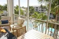 Quiet 4th Floor End Unit. Amazing Resort Pool View. Family Friendly