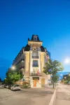 Best Western Plus Hotel Mirabeau Hotels near Horloge de la Palud