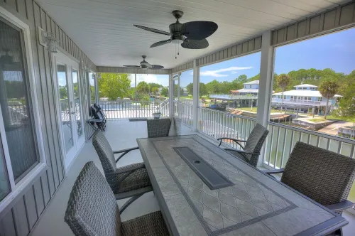Beautiful New Home on Weeki Wachee River with boat dock