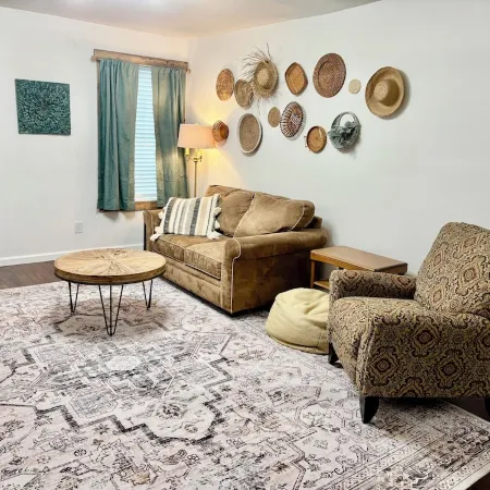 Bison Hall 5, No cleaning fee, Near Harding
