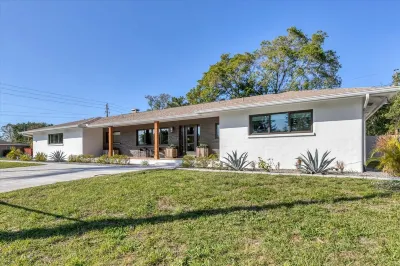Fully Renovated Mid Century Ranch minutes from Siesta Key and Downtown Sarasota! 퍼블릭 비치 액세스 9 주변 호텔