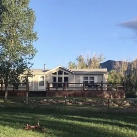 3BR/2BTH on the bank of Yellowstone River