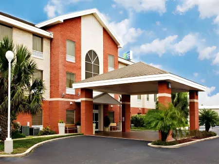 Holiday Inn Express & Suites Weslaco